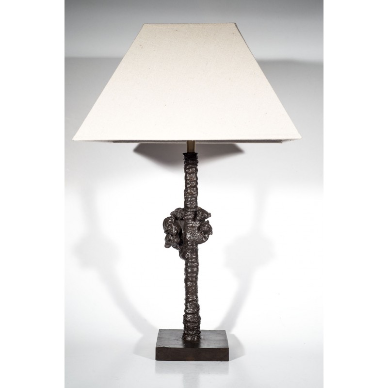 Lampe de table en bronze. Modèle famille de singes dans un arbre